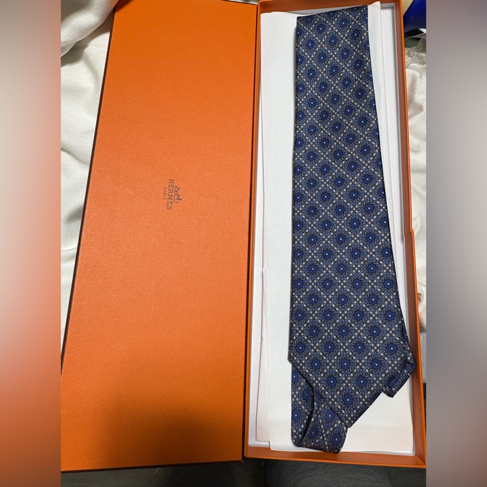 HEMES 833EA Elegant Blue Geometric Men's Tie with box.